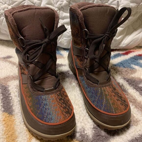 sorel tivoli ii tobacco  FORESTA LA PU coated leather mudguard and heel overlay Sorel Tivoli V Parc Boot
